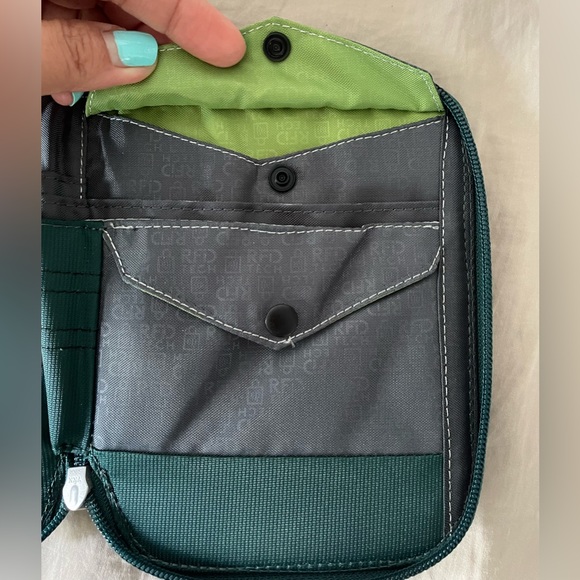 Kathmandu RFID Passport Holder - Picture 5 of 10